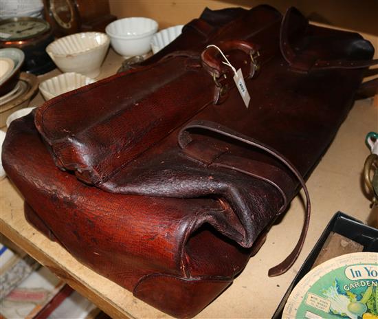 Leather Gladstone bag